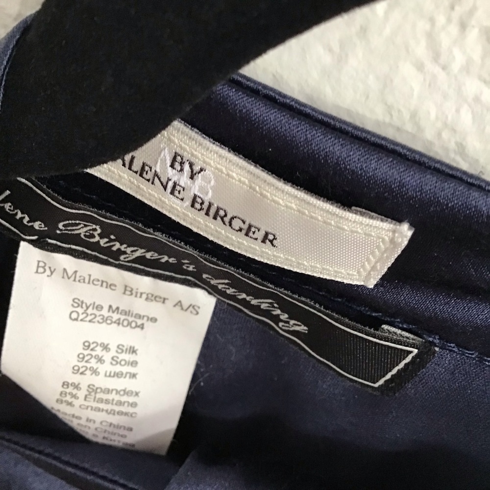 Marlene Burger’s darling Navy blue 92% silk long sleeve crop top size S - Picture 2 of 4